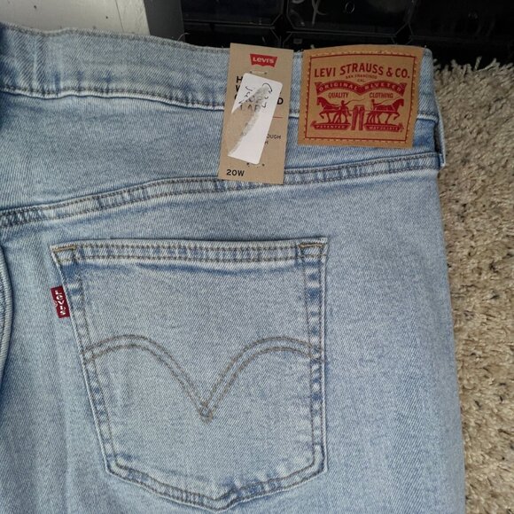 Levi's Plus Size Waisted Crop Flare Jeans, High Light Wash Size 20W NWT $70 - Picture 14 of 16